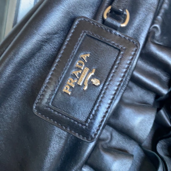 Prada ruffled black leather hobo tote bag - Picture 2 of 14